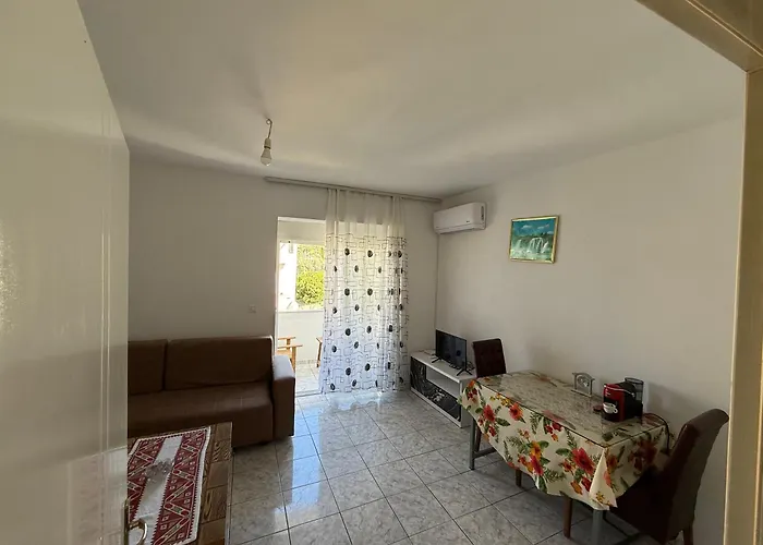 Lukova\'S Vacation Home